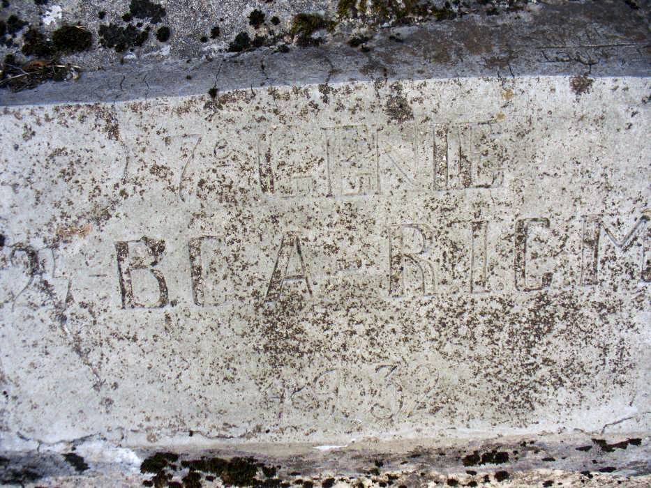Ligne Maginot - PIERRE POINTUE (Ouvrage d'infanterie) - Plaque de construction au dessus de la porte du bloc 1
7° Génie , 24 Bataillon de Chasseurs Alpins , Régiment Infanterie Coloniale du Maroc - Marc ENDINGER