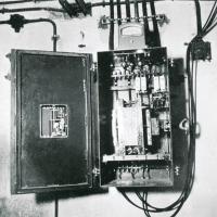 Ligne Maginot - FERME CHAPPY - A1 - (Ouvrage d'infanterie) - Cloche GFM. 
Le boitier d'alimentation du projecteur du projecteur extérieur Eve et Noizet
