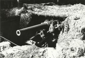 Ligne Maginot - STRENGWALD (BATTERIE DU) - (Position d'artillerie préparée) - L'une des pièces de 240mm modèle 1884 / 17 en 1940
Photo allemande