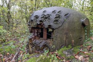 Ligne Maginot - KERFENT - A34 - (Ouvrage d'infanterie) - Bloc 2
Cloche GFM labourée par les obus de PAK 88 allemands
