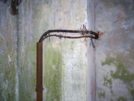 Ligne Maginot - HOCHWALD - RéDUIT - (Ouvrage d'infanterie) - Restes des câbles à l'entrée de munitions