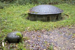 Ligne Maginot - SIMSERHOF - (Ouvrage d'artillerie) - Bloc 7
Cloche de prise d'air et tourelle de 135