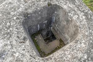 Ligne Maginot - ALGOLSHEIM - ABBATUCCI - (Blockhaus pour arme infanterie) - Puits de la tourelle de char Renault FT 
Le plancher et sa trappe d'accès
