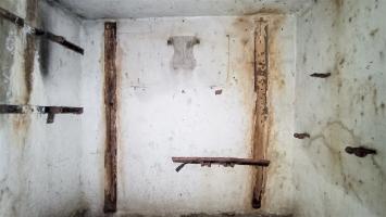 Ligne Maginot - H6 - (Chambre de coupure) - Intérieur de la chambre
Au mur, traces du boitier de protection pour les départs de lignes de campagne