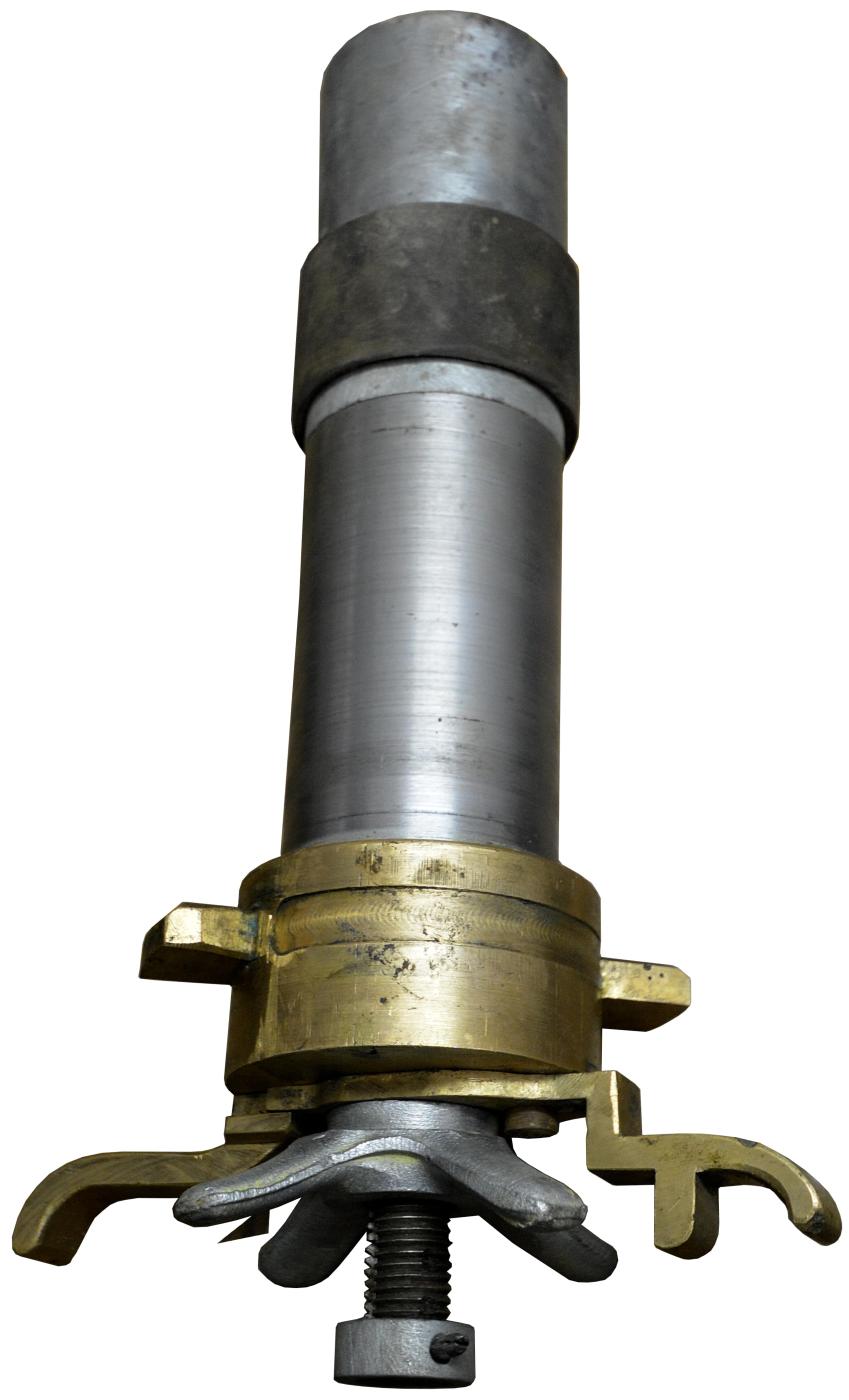 Ligne Maginot - Cloche Guetteur-Fusilier Mitrailleur type A (modéle 1929) (GFM A) - Bouchon obturateur de cloche GFM.
Modèle pour périscope type F2 (cloches observatoire d'artillerie)