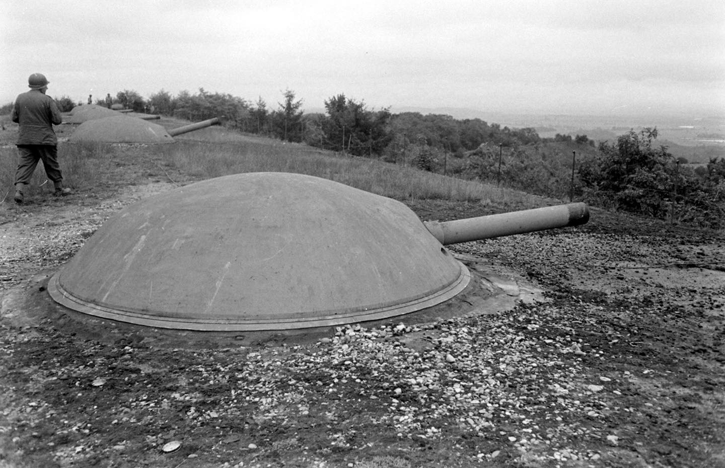 Ligne Maginot - GUENTRANGE (FESTE DE) - (Ouvrage d'artillerie) - Les troupes américaines utilisent l'ouvrage 
L'une des batteries de l'ouvrage - Ralph Morse 