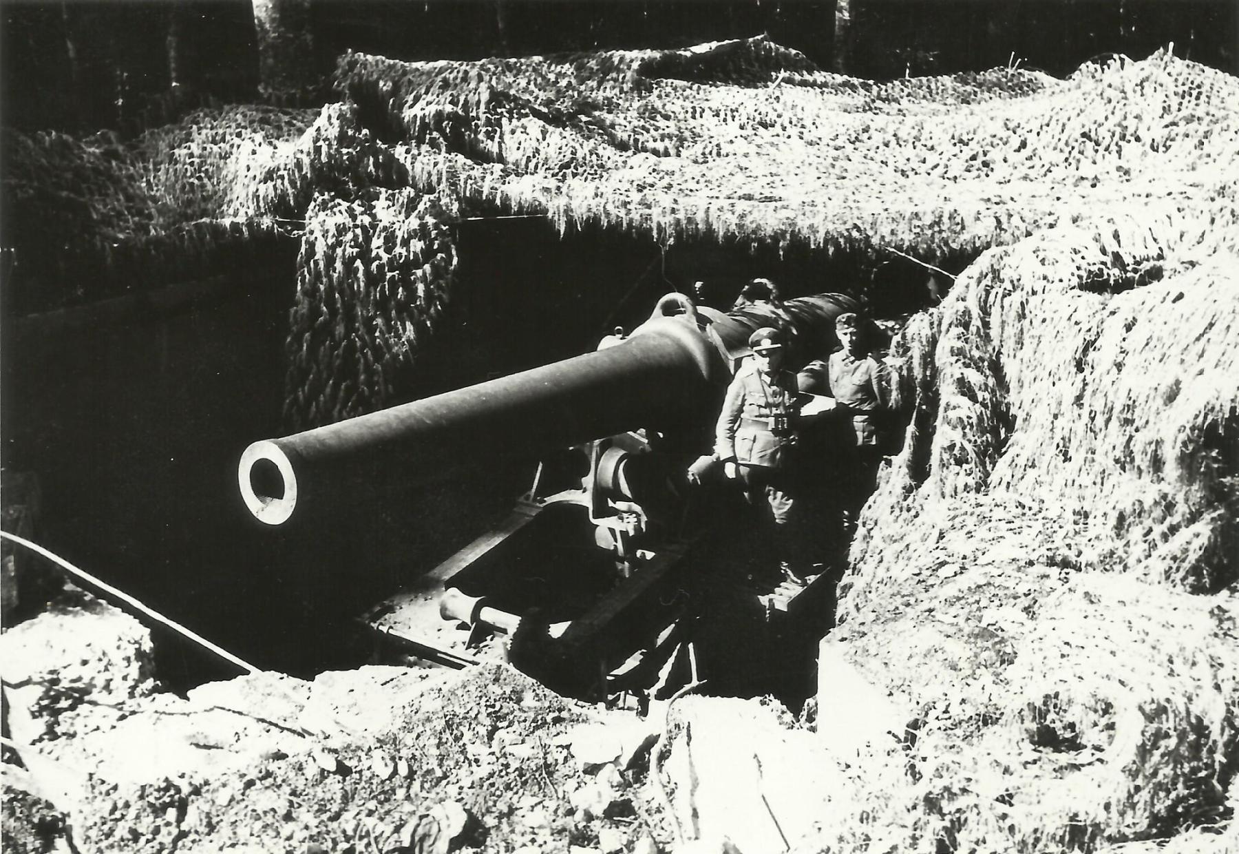 Ligne Maginot - STRENGWALD (BATTERIE DU) - (Position d'artillerie préparée) - L'une des pièces de 240mm modèle 1884 / 17 en 1940
Photo allemande - Inconnu