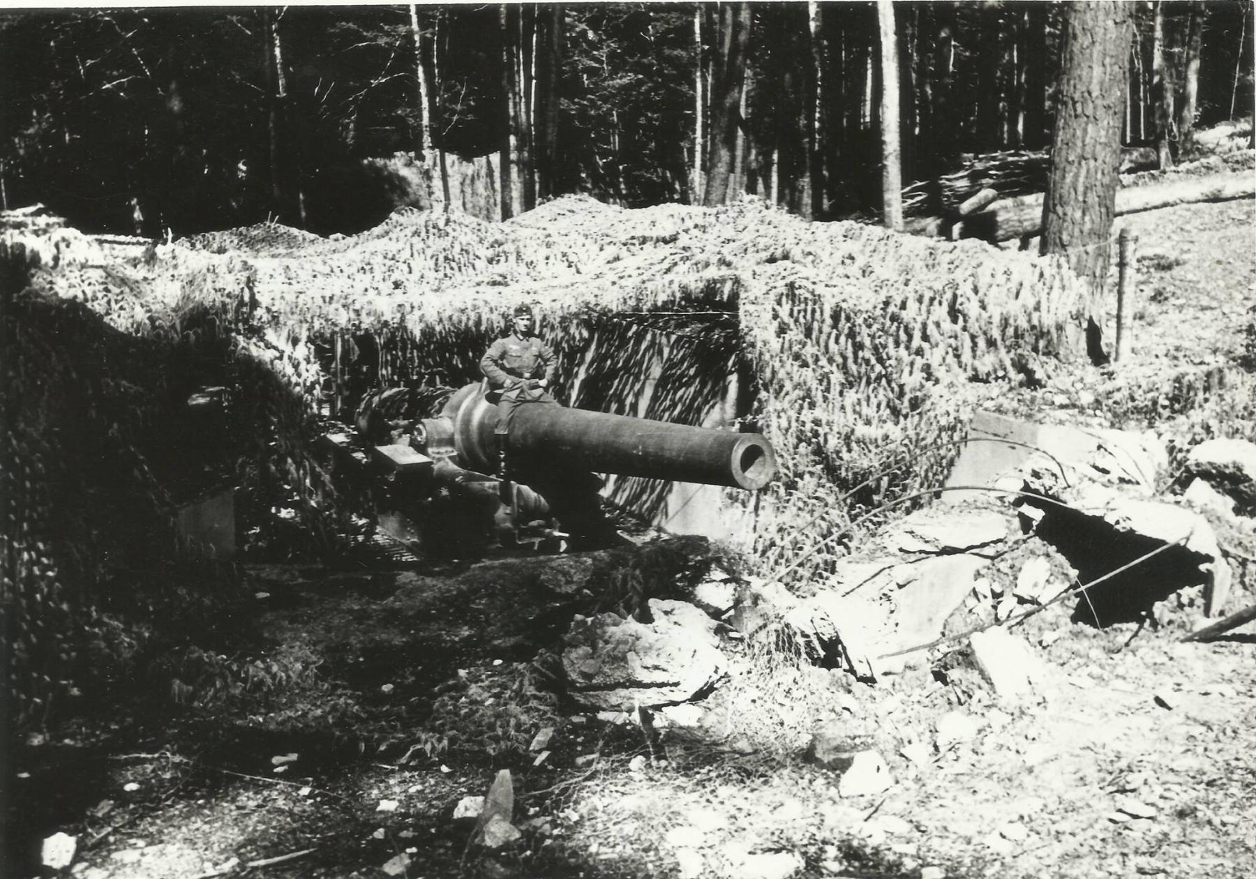 Ligne Maginot - STRENGWALD (BATTERIE DU) - (Position d'artillerie préparée) - L'une des pièces de 240mm modèle 1884 / 17 en 1940
Photo allemande - Inconnu