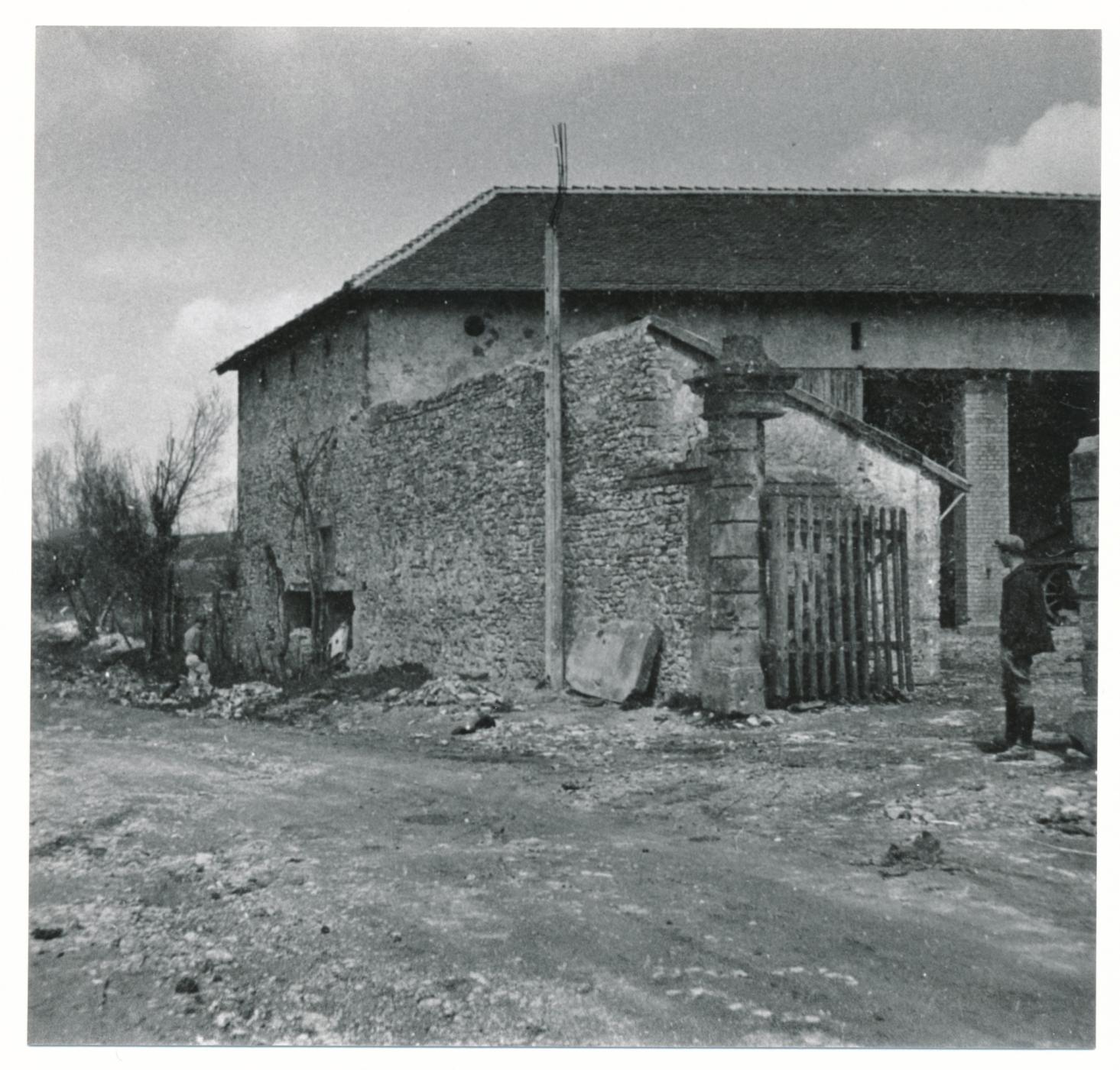 Ligne Maginot - FERME WELSCHHOF SUD - (Blockhaus pour arme infanterie) - L’embrasure est visible dans le mur de façade de la grange - Inconnu