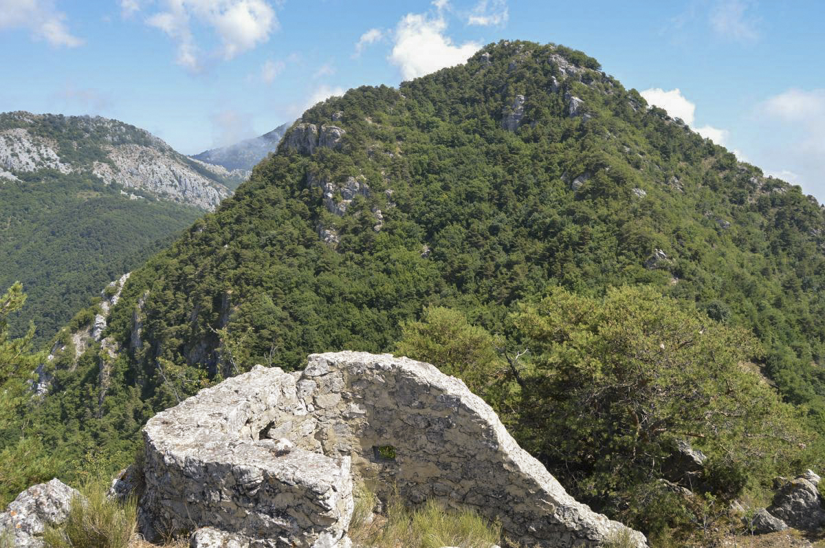 Ligne Maginot - BAISSE DE SCUVION 4 - (Cuve pour arme d'infanterie) - Au centre Mont Razet, à gauche Col de Roulabre - Michal Prasil