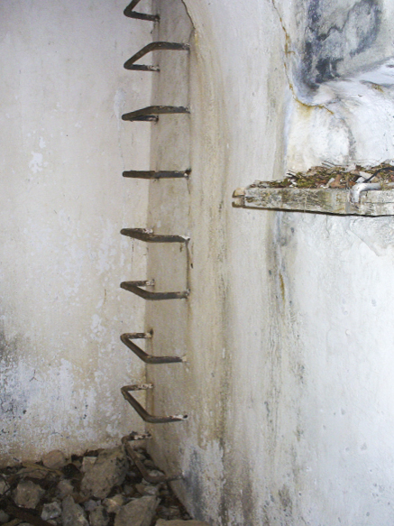Ligne Maginot - BAISSE DE SCUVION - (Ouvrage d'infanterie) - Bloc 2
Accès au puits de la cloche d'observation - Marc ENDINGER