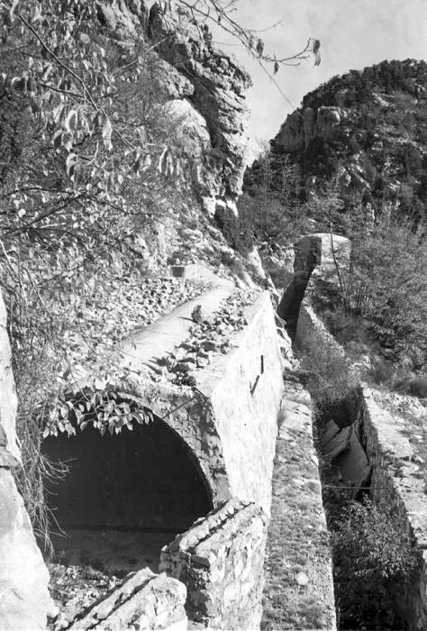 Ligne Maginot - Baisse de Scuvion 7 - La tranchée menant sur les dessus de l'ouvrage est nettement visible sur la droite de la photo - LOVINY Alain