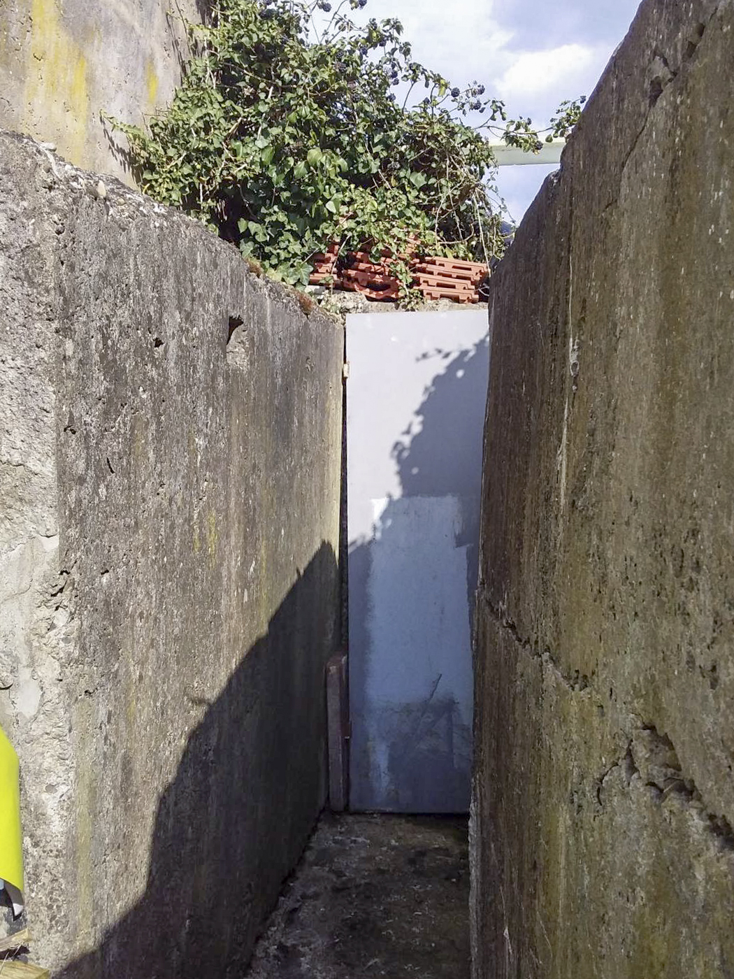 Ligne Maginot - H9 - BALTZENHEIM CENTRE - (Blockhaus pour arme infanterie) - Couloir coté gauche pour accès à l'entrée - Muntzinger Joel