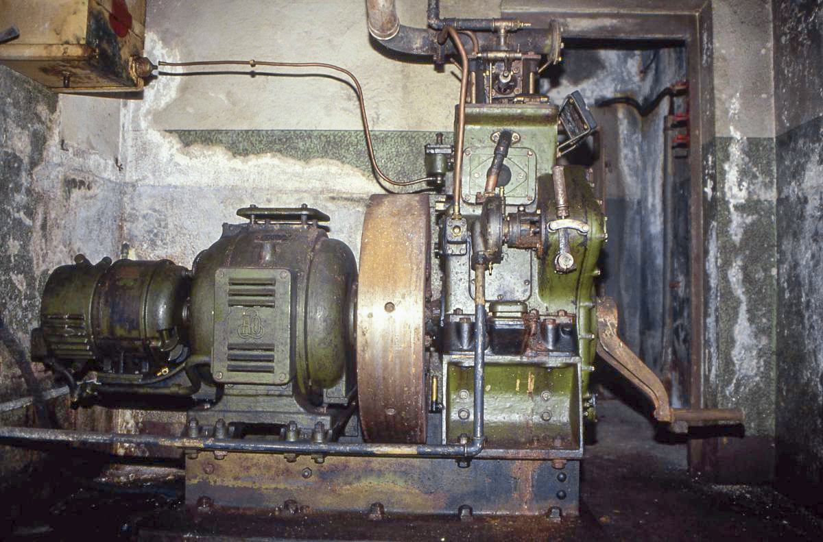 Ligne Maginot - GOMELANGE - X32 - (Abri) - Le moteur qui ne demande qu'à tourner... - Valentin Hemmert
