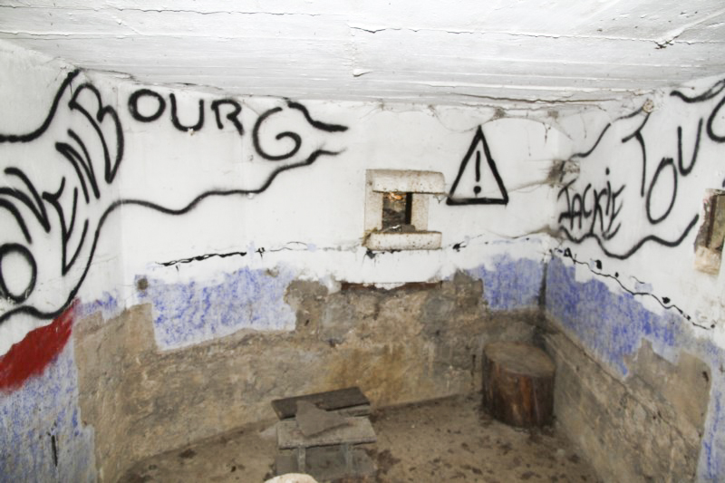Ligne Maginot - BB3 - BUCHWIESE EST - (Blockhaus pour canon) -  Emplacement mitrailleuse flanquement droit - Alain Perouffe
