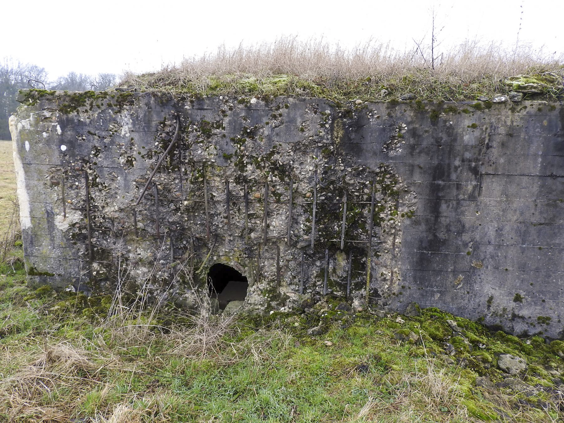 Ligne Maginot - BB21-C - KIRCHENCOUPE - (Blockhaus de type indéterminé) - Le créneau latéral frontal détruit. - STENGER Mathieu