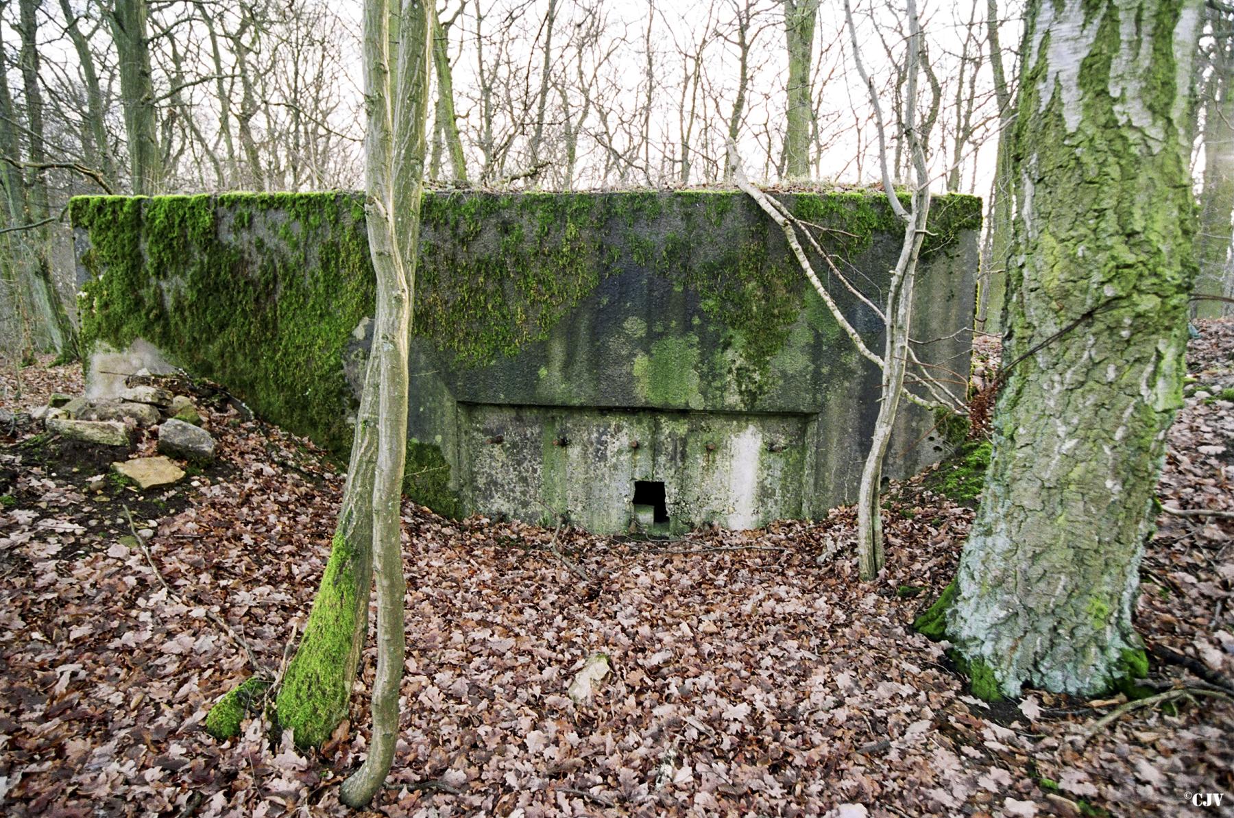 Ligne Maginot - BB128 - BRUEHL OUEST - ADY - (Blockhaus pour arme infanterie) - Le créneau dépourvu de sa plaque de blindage - Lia VERMEULEN
