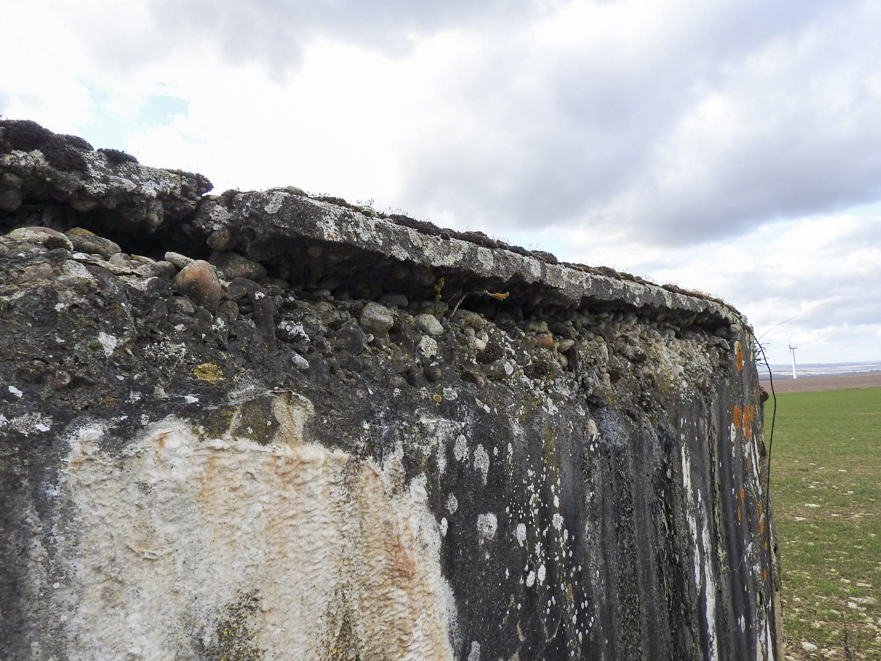Ligne Maginot - HOCHWAELDEN EST - (Blockhaus pour canon) - On remarque la mauvaise qualité du béton. - STENGER Mathieu