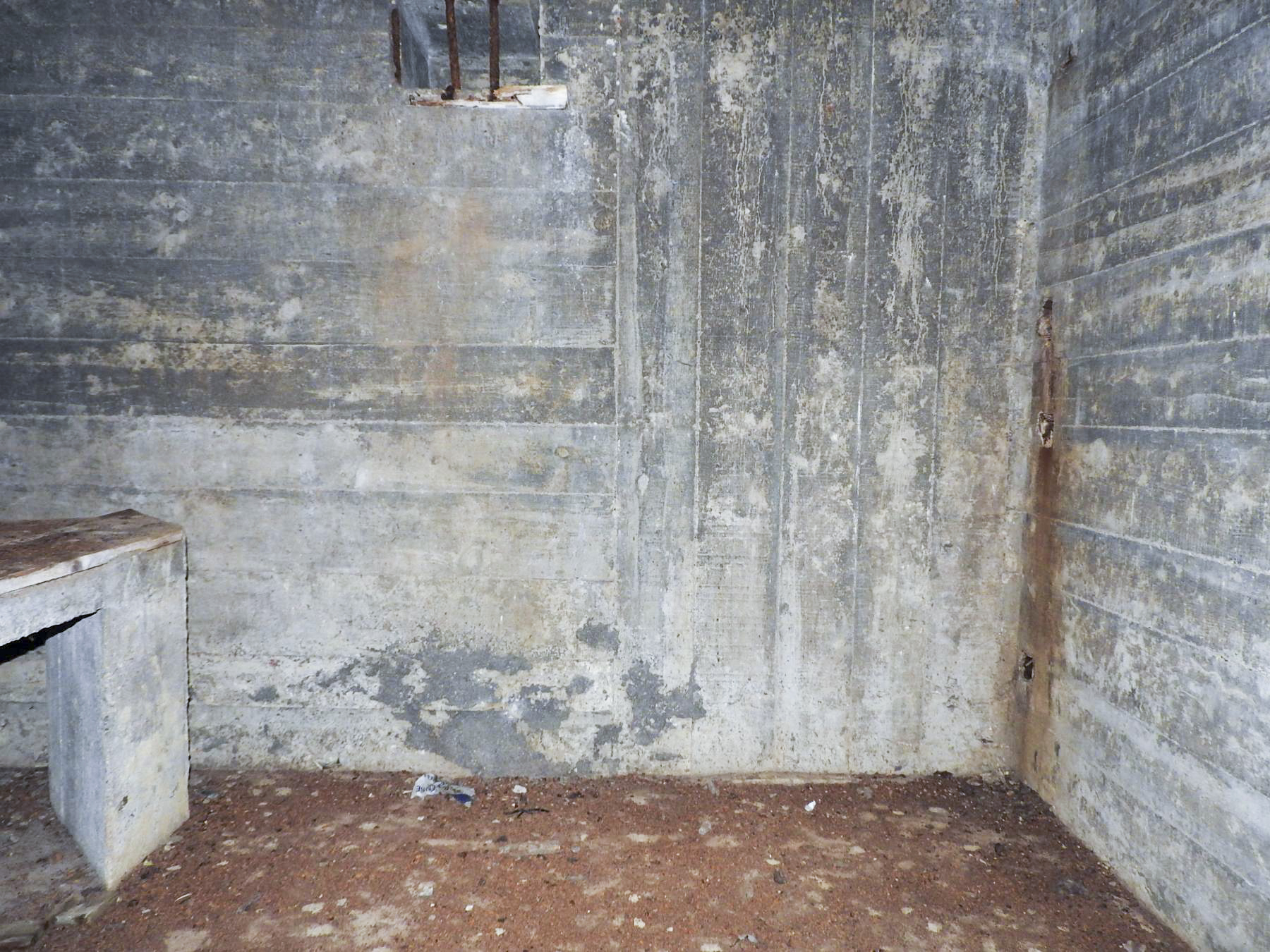 Ligne Maginot - MUEHLENBACH 2 - (Blockhaus pour arme infanterie) - L'intérieur du blockhaus.
L'emplacement prévu des lits rabattables. - STENGER Mathieu