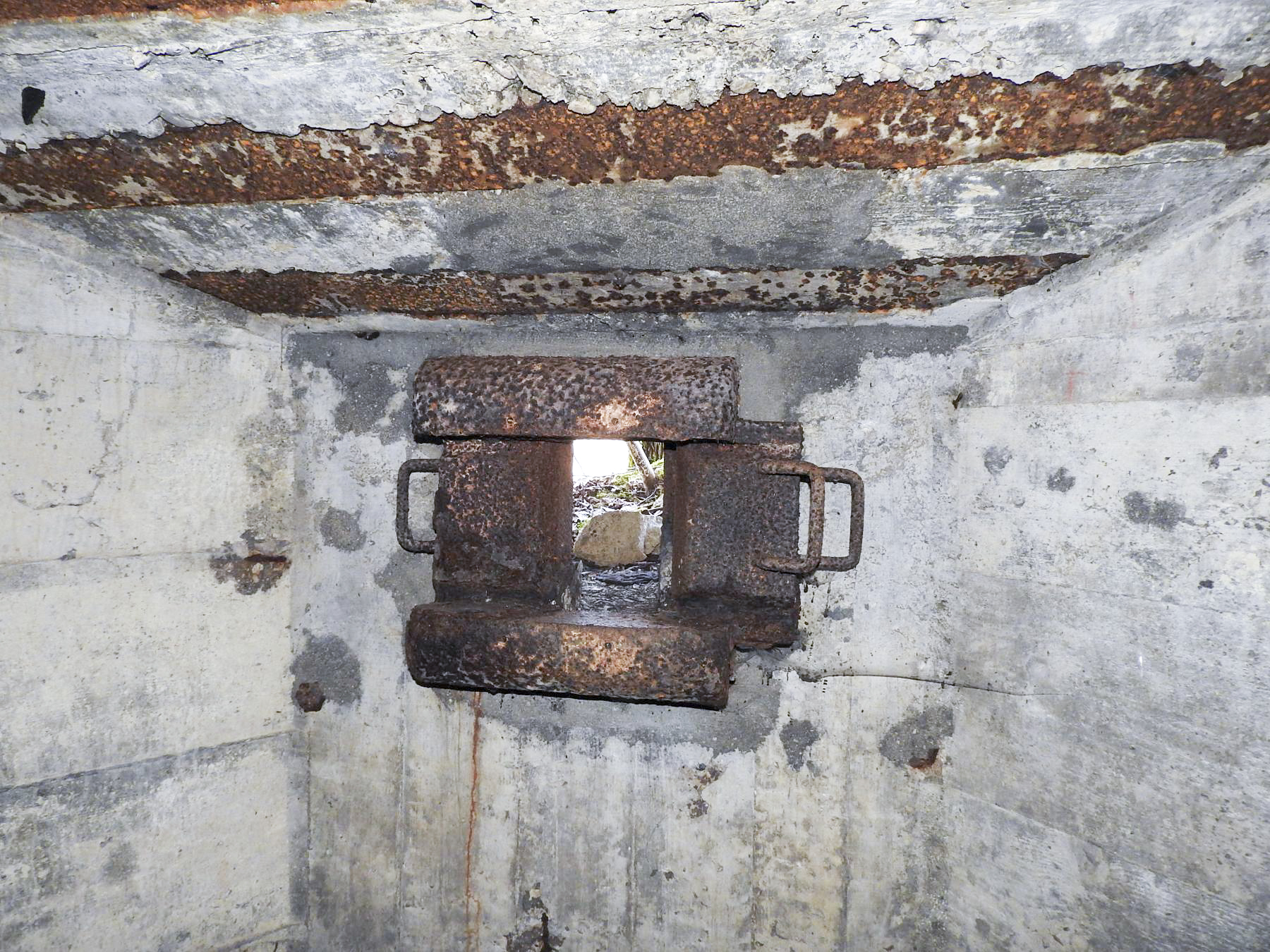 Ligne Maginot - MUEHLENBACH 2 - (Blockhaus pour arme infanterie) - La trémie Condé pour mitrailleuse. - STENGER Mathieu