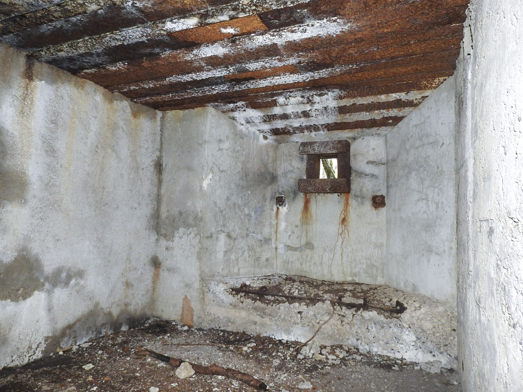 Ligne Maginot - BB163 - STUDEN NORD-EST - (Blockhaus pour arme infanterie) - L'intérieur du blockhaus inachevé. - STENGER Mathieu
