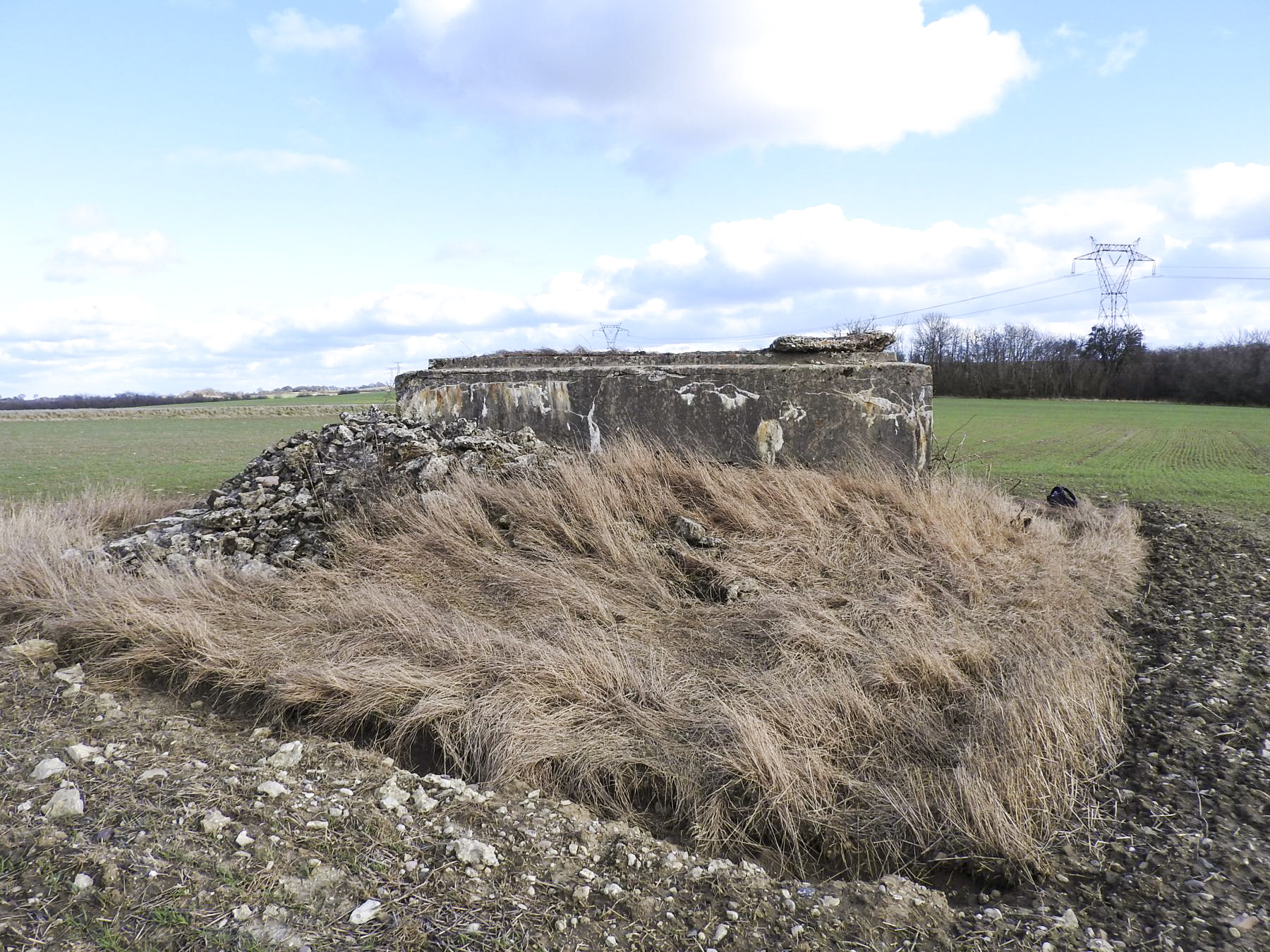 Ligne Maginot - AB17 - SCHOENERHOFF - (Blockhaus pour canon) - La façade ou se trouve l'entrée des hommes. - STENGER Mathieu
