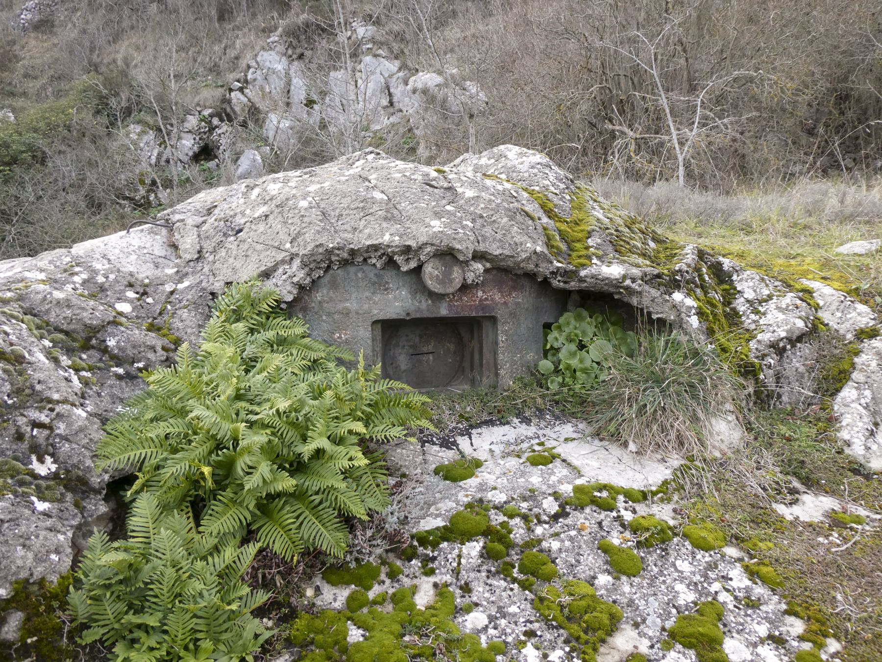 Ligne Maginot - CASTILLON (CN) - EO8 - (Ouvrage d'artillerie) - Bloc 5
Cloche JM - ELLENA Daniel - CUNY Philippe