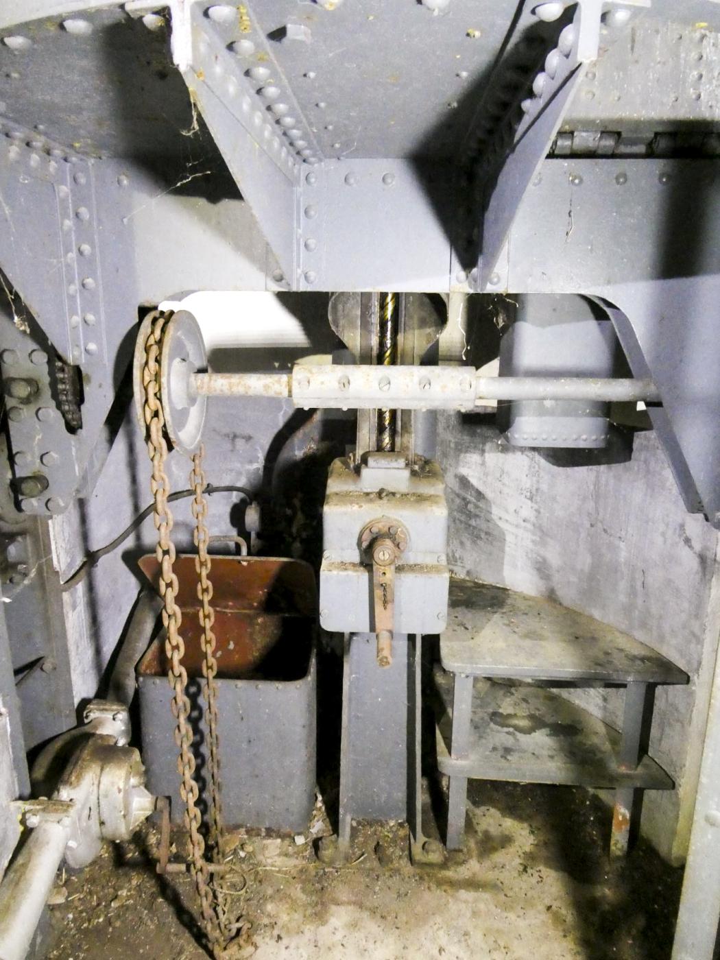 Ligne Maginot - CASTILLON (CN) - EO8 - (Ouvrage d'artillerie) - Bloc 5
Cloche JM - ELLENA Daniel - CUNY Philippe