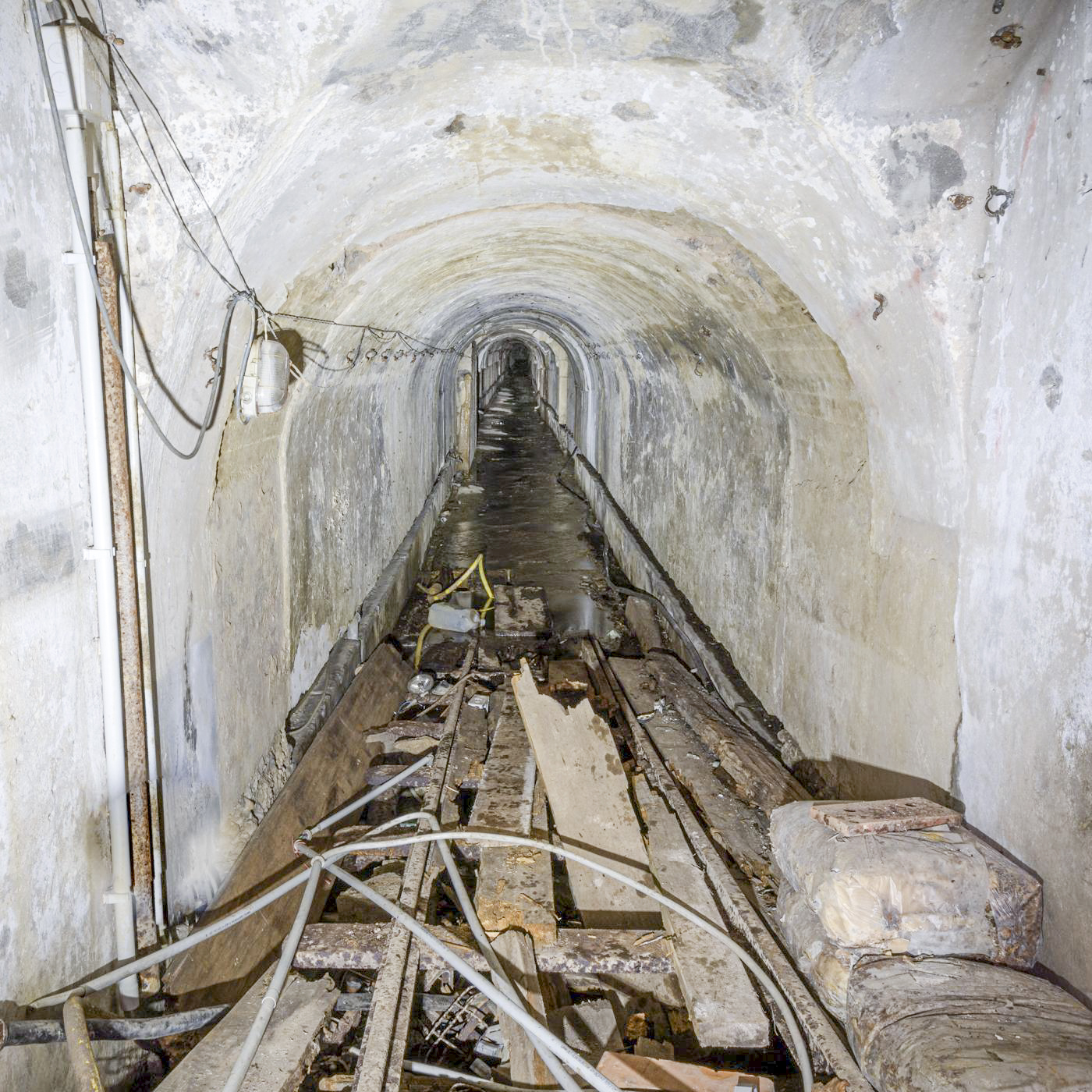 Ligne Maginot - LEMBACH - (Ouvrage d'infanterie) - Bloc d'entrée
Galerie vers l'ouvrage (égout visitable)
 - David Palmer