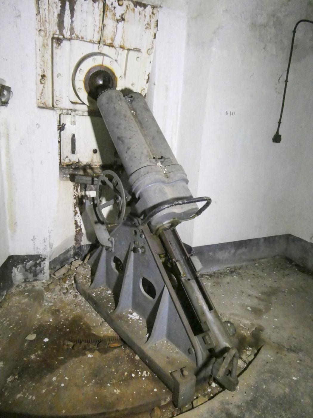 Ligne Maginot - CASTILLON (CN) - EO8 - (Ouvrage d'artillerie) - Bloc 6
Pièce n°1 - ELLENA Daniel - CUNY Philippe