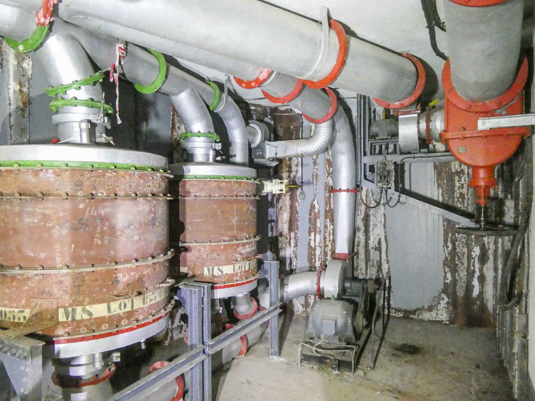 Ligne Maginot - CASTILLON (CN) - EO8 - (Ouvrage d'artillerie) - Bloc 4
Filtration de l'air - ELLENA Daniel - CUNY Philippe