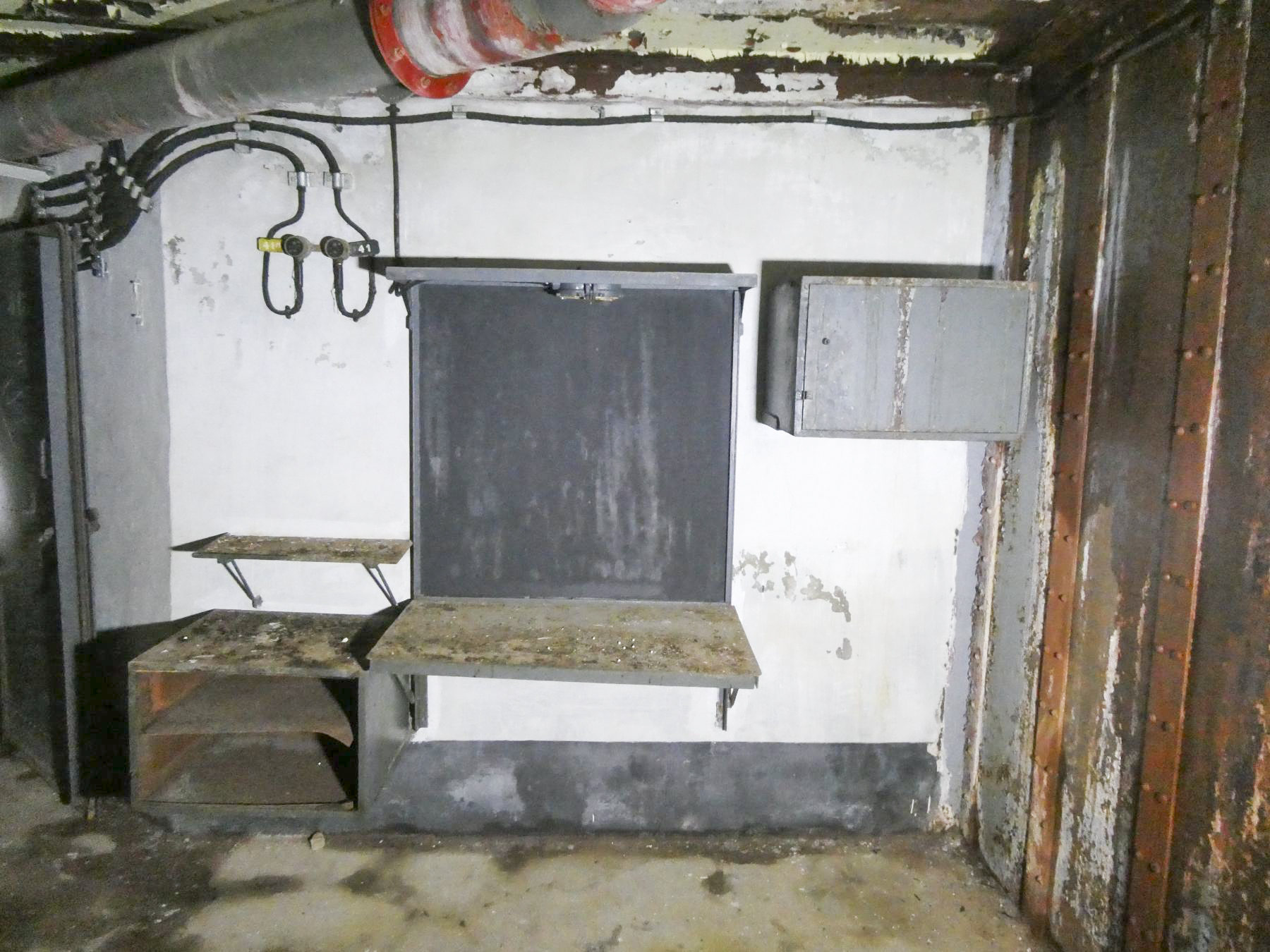 Ligne Maginot - CASTILLON (CN) - EO8 - (Ouvrage d'artillerie) - Bloc 4
Emplacement commandement - ELLENA Daniel - CUNY Philippe
