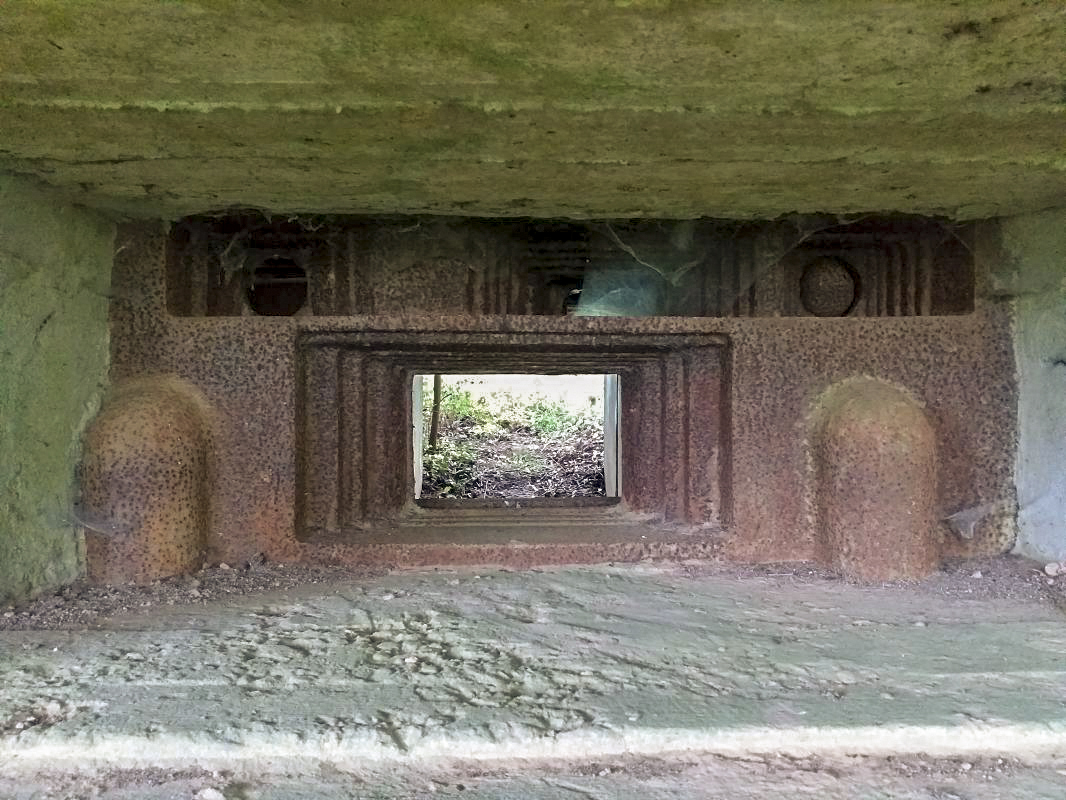 Ligne Maginot - KOHLFELD - (Blockhaus pour canon) - Détail du créneau protégé par une trémie Pamart-Lemaigre - Gregory Fuchs