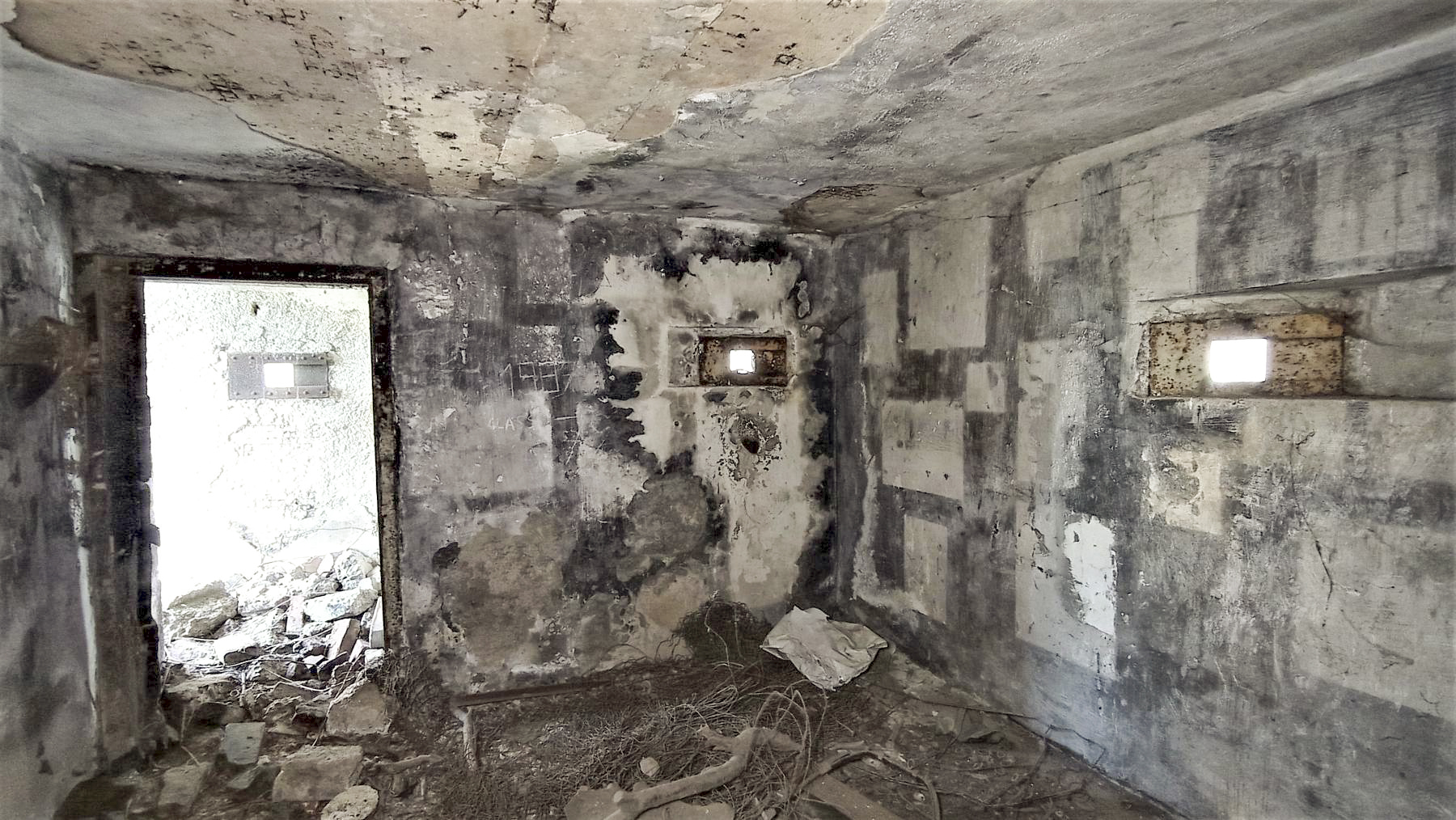 Ligne Maginot - BETTELSTOCK - (Blockhaus pour canon) - L'entrée homme donnant dans une chambre de tir séparée pour la défense rapprochée - Baptiste GAUDIN