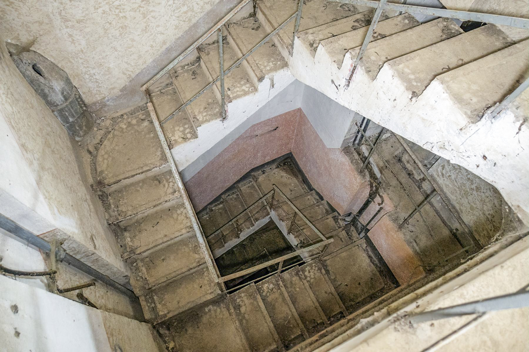 Ligne Maginot - DENTING - A28 - (Ouvrage d'infanterie) - Bloc 1
Escalier - David Palmer