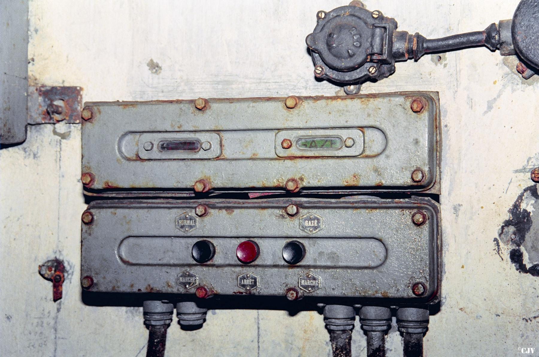 Ligne Maginot - SCHIESSECK - (Ouvrage d'artillerie) - Bloc 4
Systéme de commande de la ventilation, régimes Normal-Gazé - Lia VERMEULEN