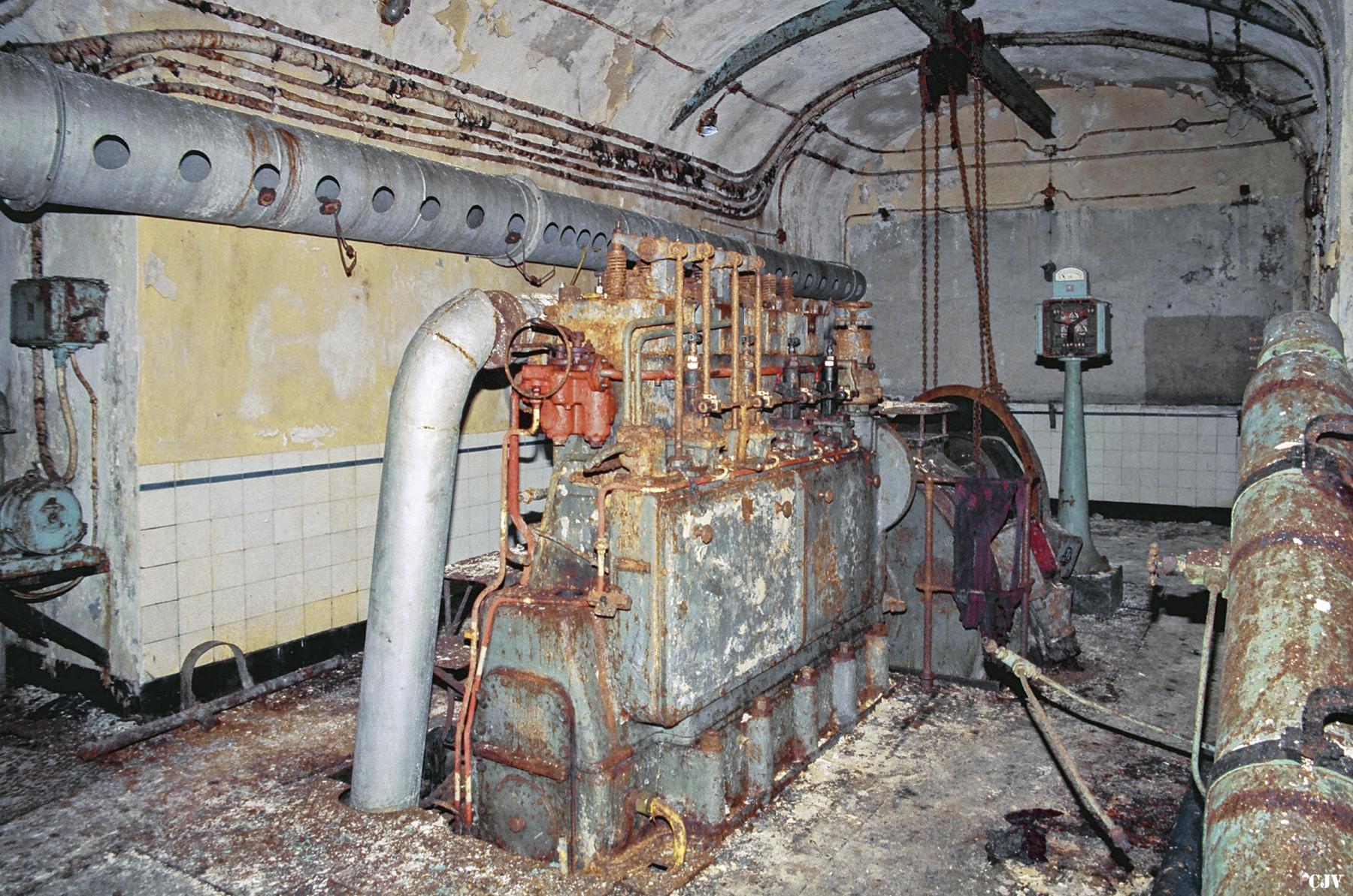 Ligne Maginot - SCHIESSECK - (Ouvrage d'artillerie) - Usine électrique - Lia VERMEULEN