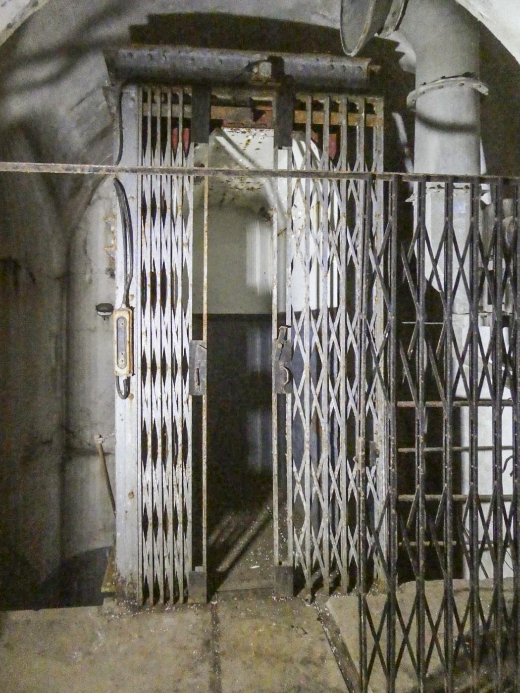 Ligne Maginot - RIMPLAS (RS) - (Ouvrage d'artillerie) - Bloc 5
Ascenseur - ELLENA Daniel - CUNY Philippe