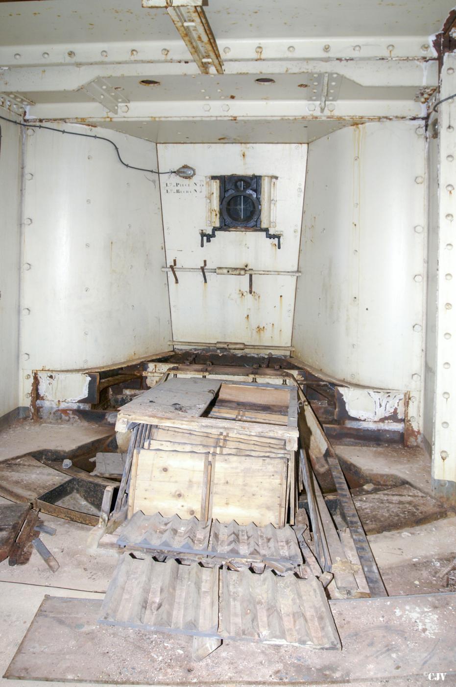 Ligne Maginot - RIMPLAS (RS) - (Ouvrage d'artillerie) - Bloc 4
Emplacement pour 75/33 - Lia VERMEULEN