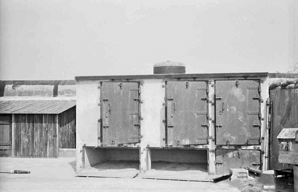 Ligne Maginot - BASSIN AUX PETROLES - (Casemate d'infanterie - Double) - Niches de stockage extérieures et cloche VDP - Inconnu