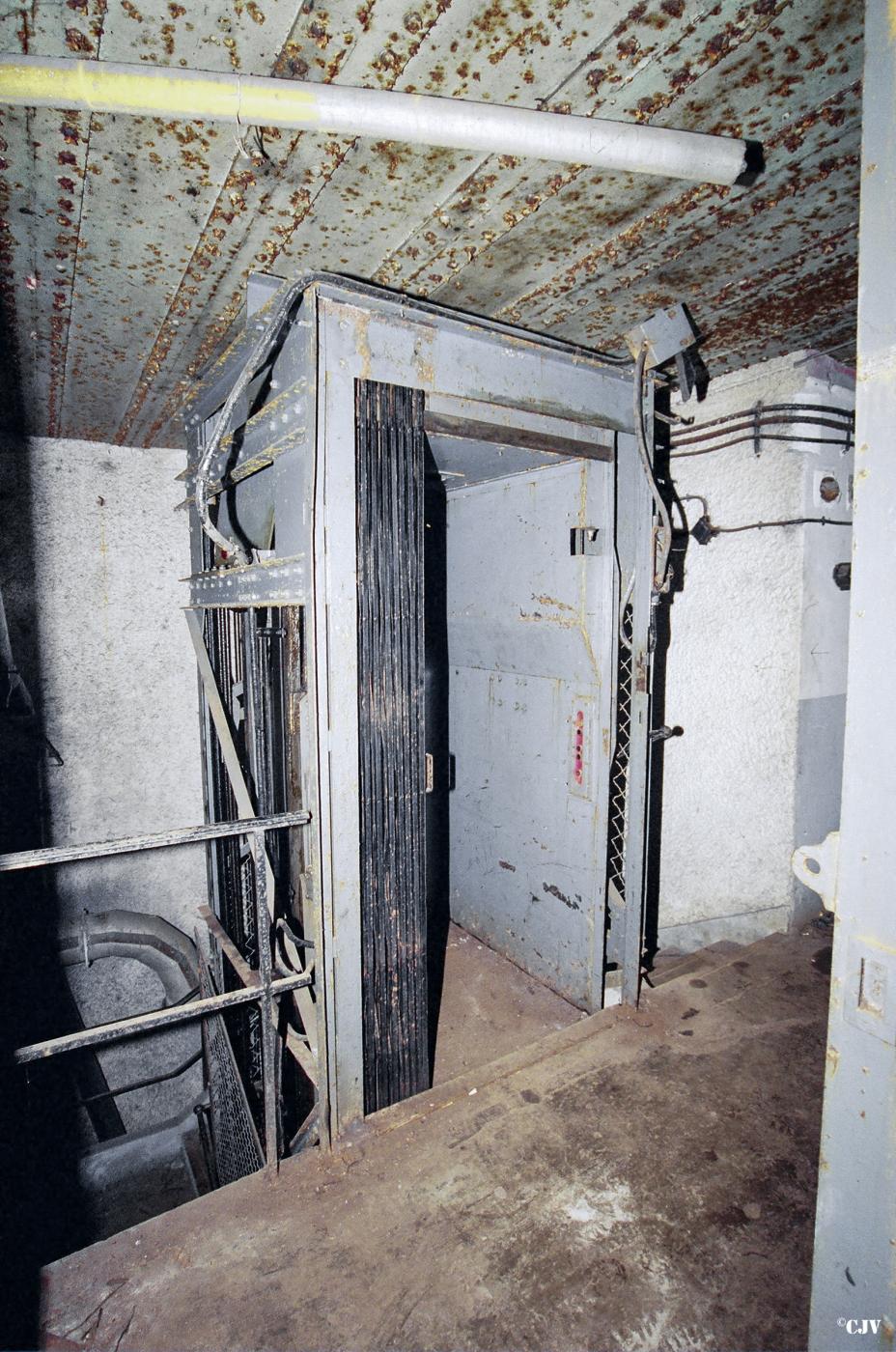 Ligne Maginot - WELSCHHOF - (Ouvrage d'infanterie) - Bloc 1
Le monte-charge - Lia VERMEULEN