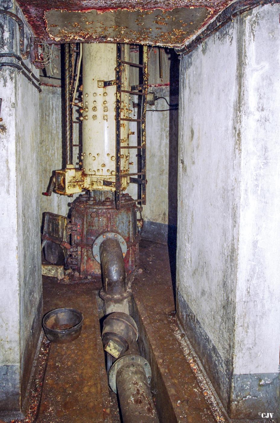 Ligne Maginot - WELSCHHOF - (Ouvrage d'infanterie) - Bloc 1
La cloche pour armes mixtes - Lia VERMEULEN