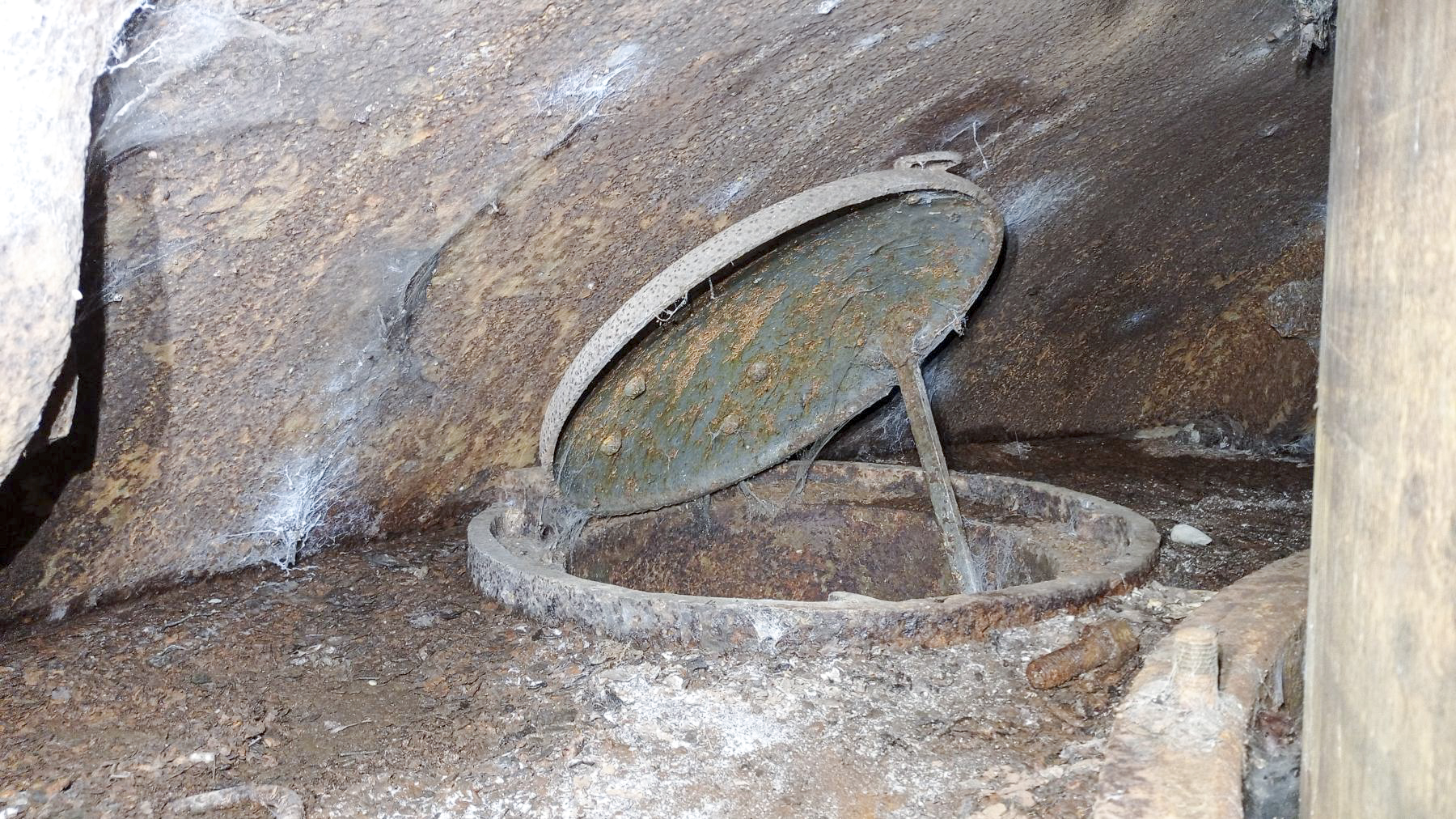Ligne Maginot - WELSCHHOF - (Ouvrage d'infanterie) - L'entrée de l'avant cuirasse de la tourelle pour 2 armes mixtes - Baptiste GAUDIN