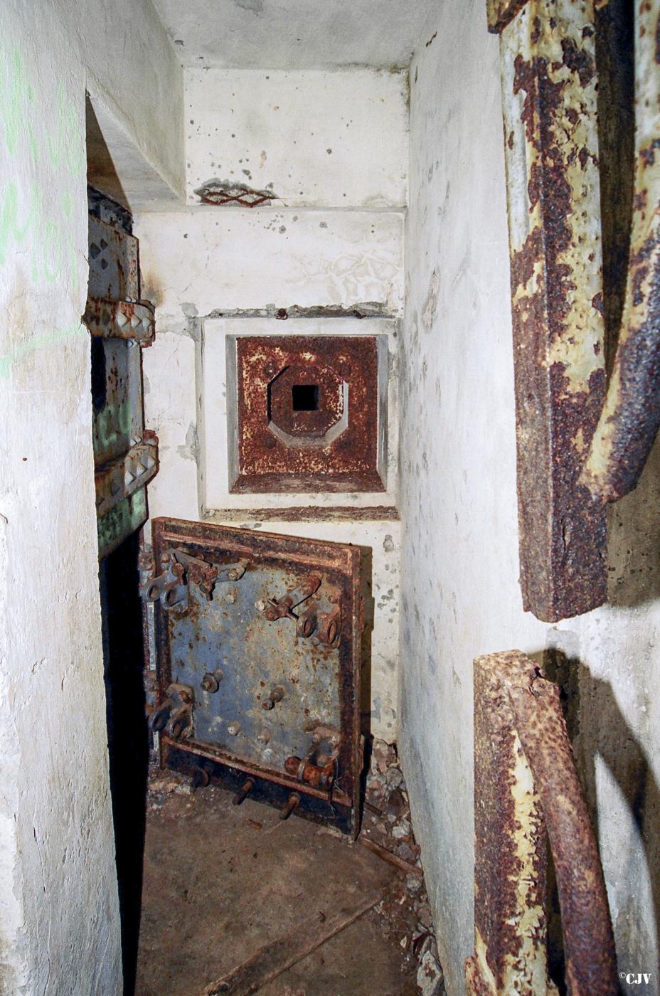 Ligne Maginot - WELSCHHOF - (Ouvrage d'infanterie) - Bloc 3
L'issue de secours - Lia VERMEULEN