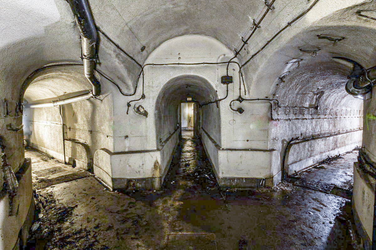 Ligne Maginot - WELSCHHOF - (Ouvrage d'infanterie) - Croisement de galeries
Noter l'enduit rugueux spécifique à ce secteur - YAMI1900