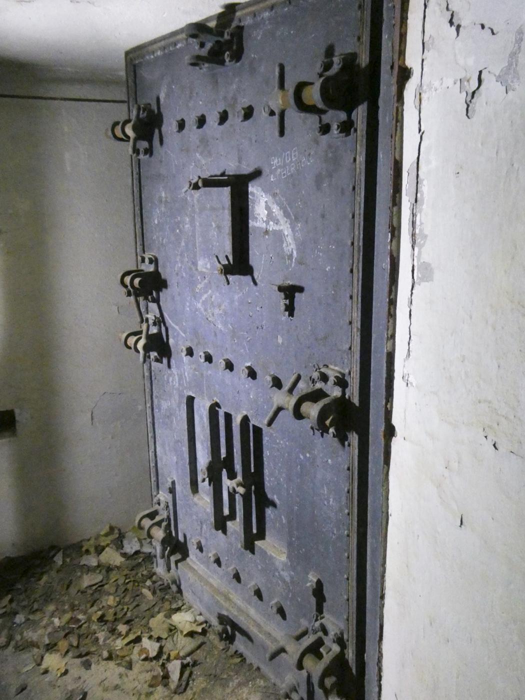 Ligne Maginot - MONT AGEL EST - BLOC 8 - (Observatoire d'artillerie) - L'entrée - ELLENA Daniel - CUNY Philippe