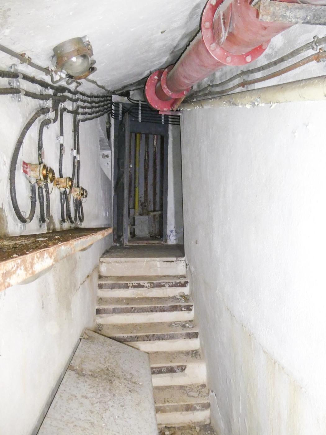 Ligne Maginot - MONT AGEL EST - BLOC 8 - (Observatoire d'artillerie) - Le local téléphone - ELLENA Daniel - CUNY Philippe