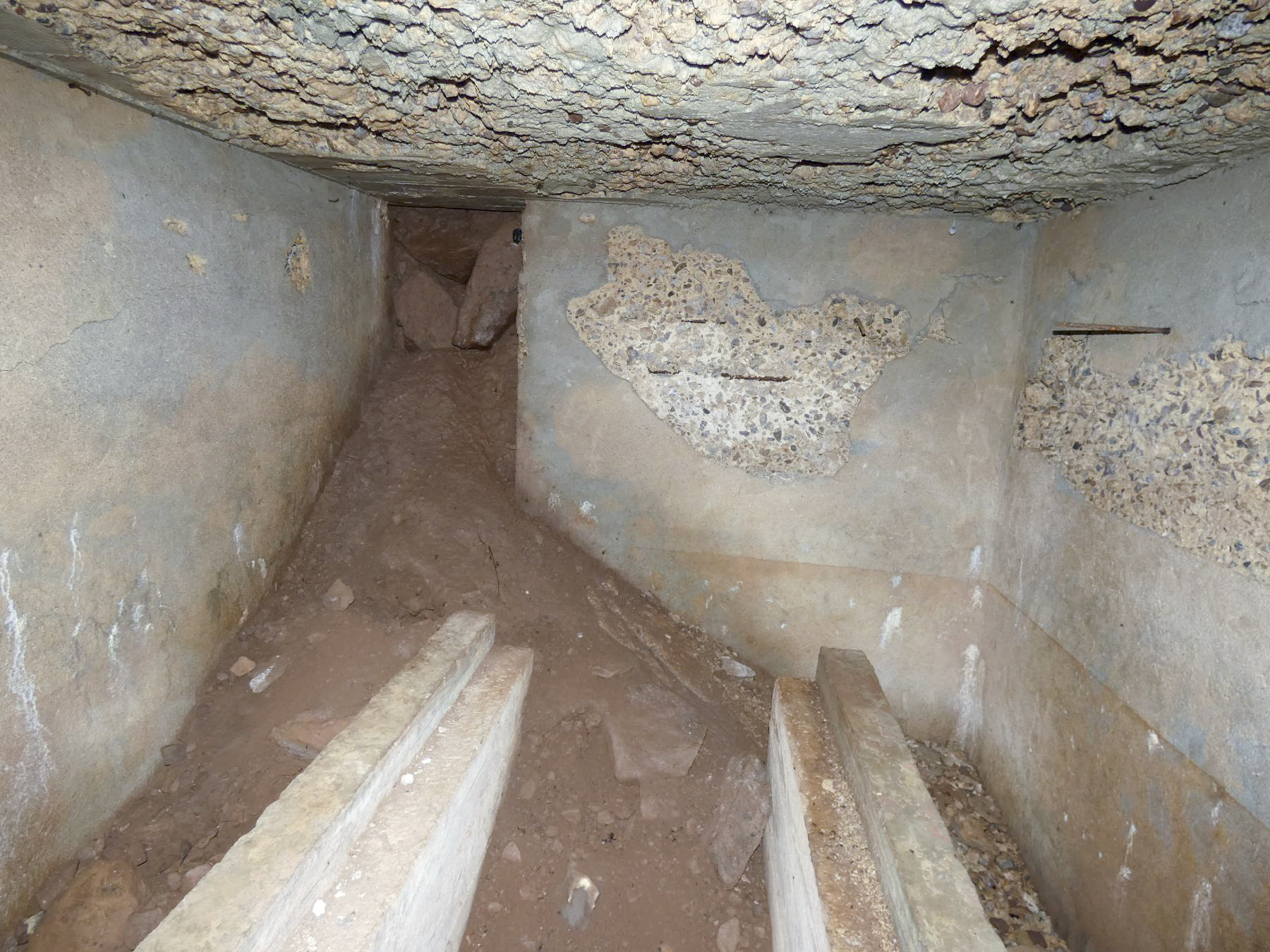 Ligne Maginot - RUISSEAU DU GROSSTHAL 3 - (Blockhaus pour arme infanterie) - L'intérieur vu depuis le créneau. - STENGER Mathieu