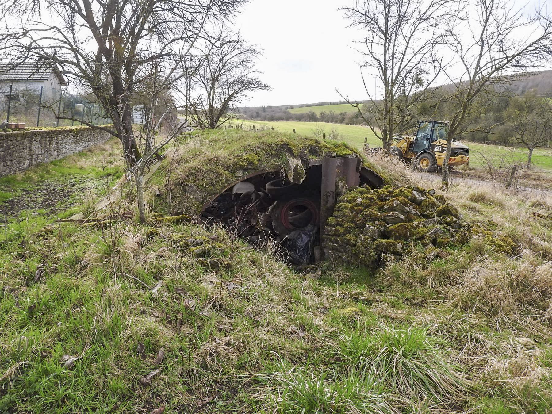 Ligne Maginot - MOMERSTROFF - (Abri) - L'abri est encore recouvert de sa couverture en terre. - STENGER Mathieu