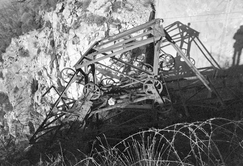 Ligne Maginot - MONT AGEL - (Ouvrage d'artillerie) - Bloc 3
Le pylône de départ du téléphérique - LOVINY Alain